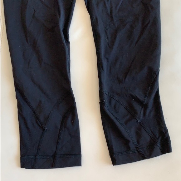Black lululemon running tight crop length - Picture 3 of 6